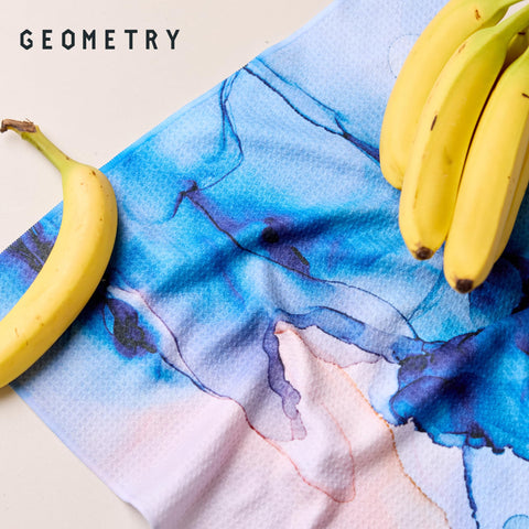GEOMETRY wet towel next to dry towel demonstrating faster drying for fresher use