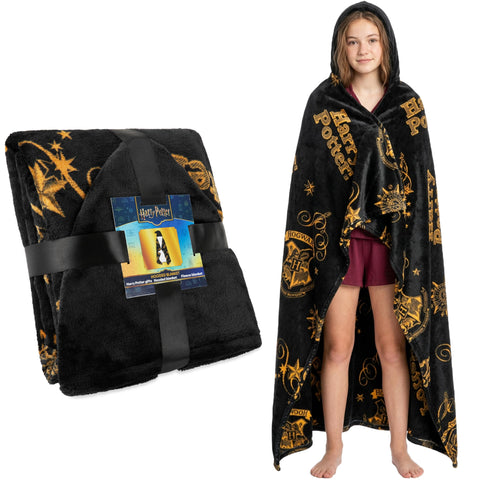 Get Trend front view of hooded Harry Potter blanket showing full coverage and comfort