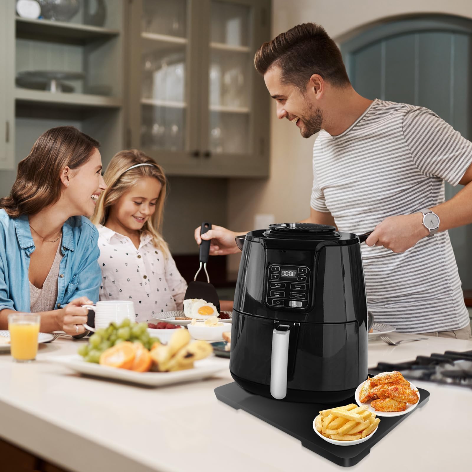 GIASSVIO rotating under cabinet showing 360-degree convenience