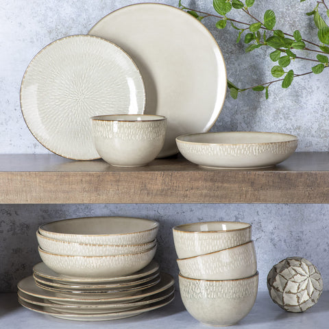 Gibson Elite plates and bowls for size comparison showing scale advantage