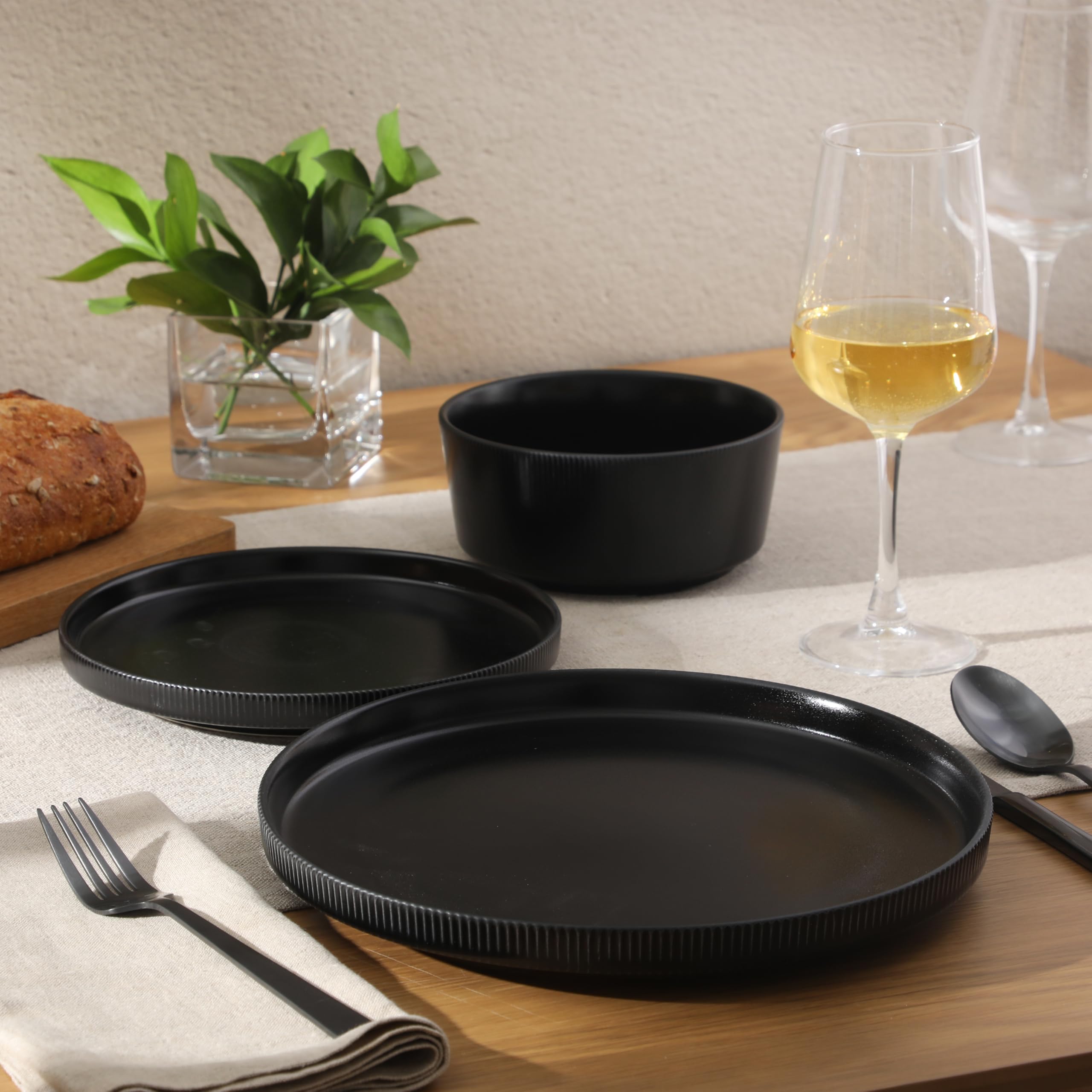 Gibson Home close-up of subtle ribbed trim highlighting elegant texture and refined plating