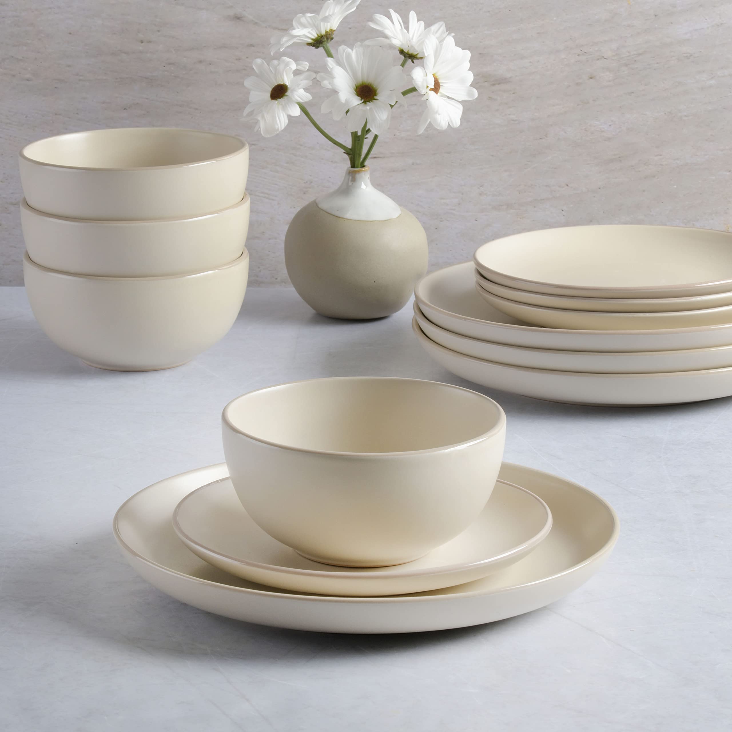 Gibson Home rim detail with off-white edge highlighting refined contrast and plating appeal