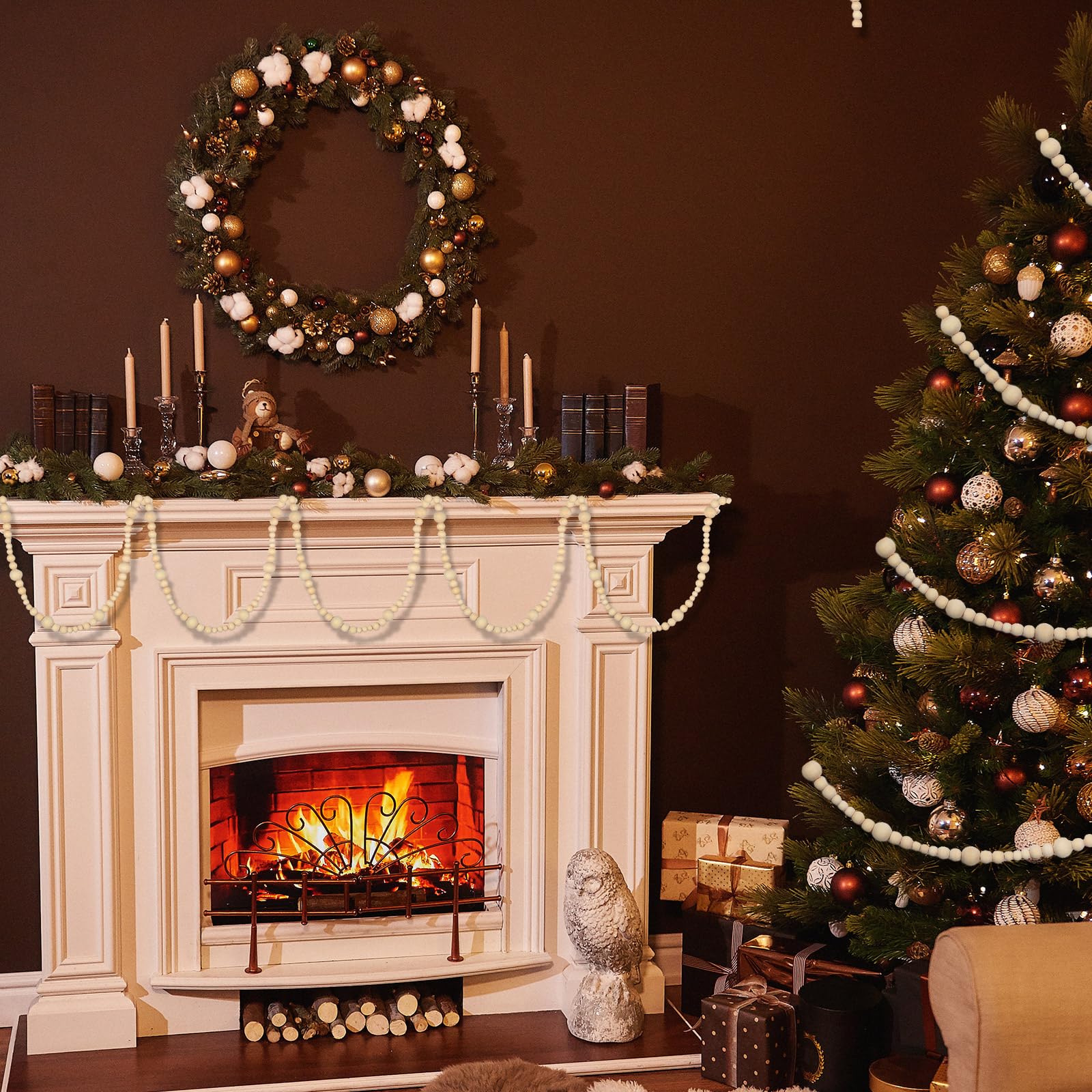 Giegxin garland woven into wreath lifestyle shot showing easy event-ready styling