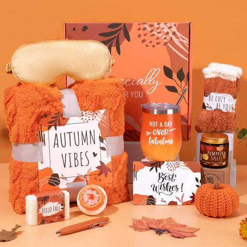 Giftissimo pumpkin candle with handmade soap and bath bomb benefit: calming spa aroma