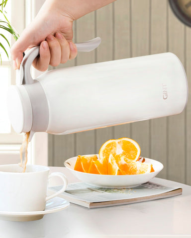 GiNT carafe on office table keeping coffee hot for meetings