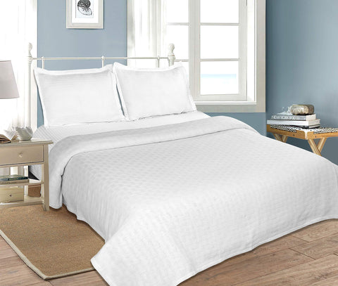 GLAMBURG blanket beside a ruler showing 90×90 size and helpful scale for fitting beds