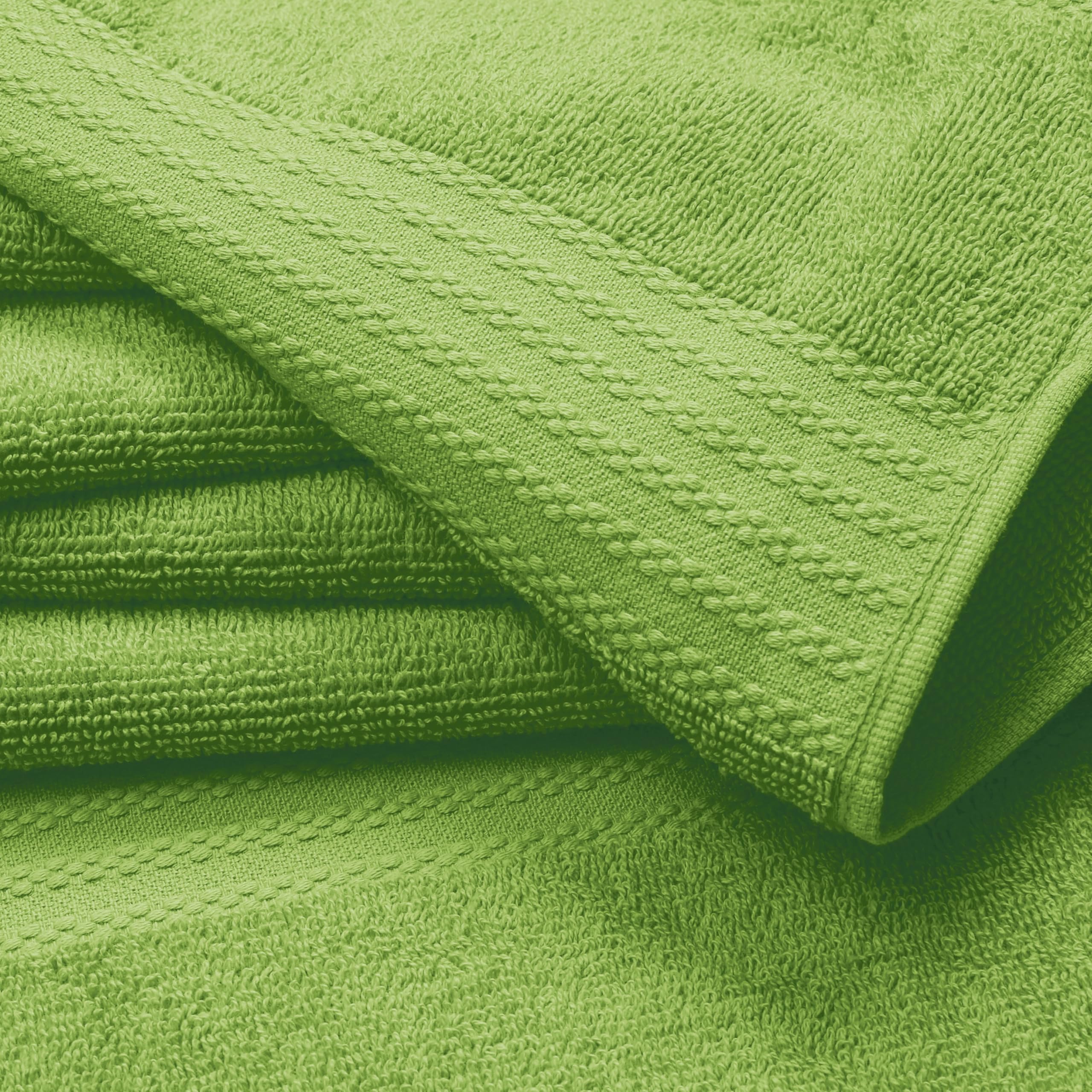 GLAMBURG folded towel detail displaying plush pile and neat edges for comfort