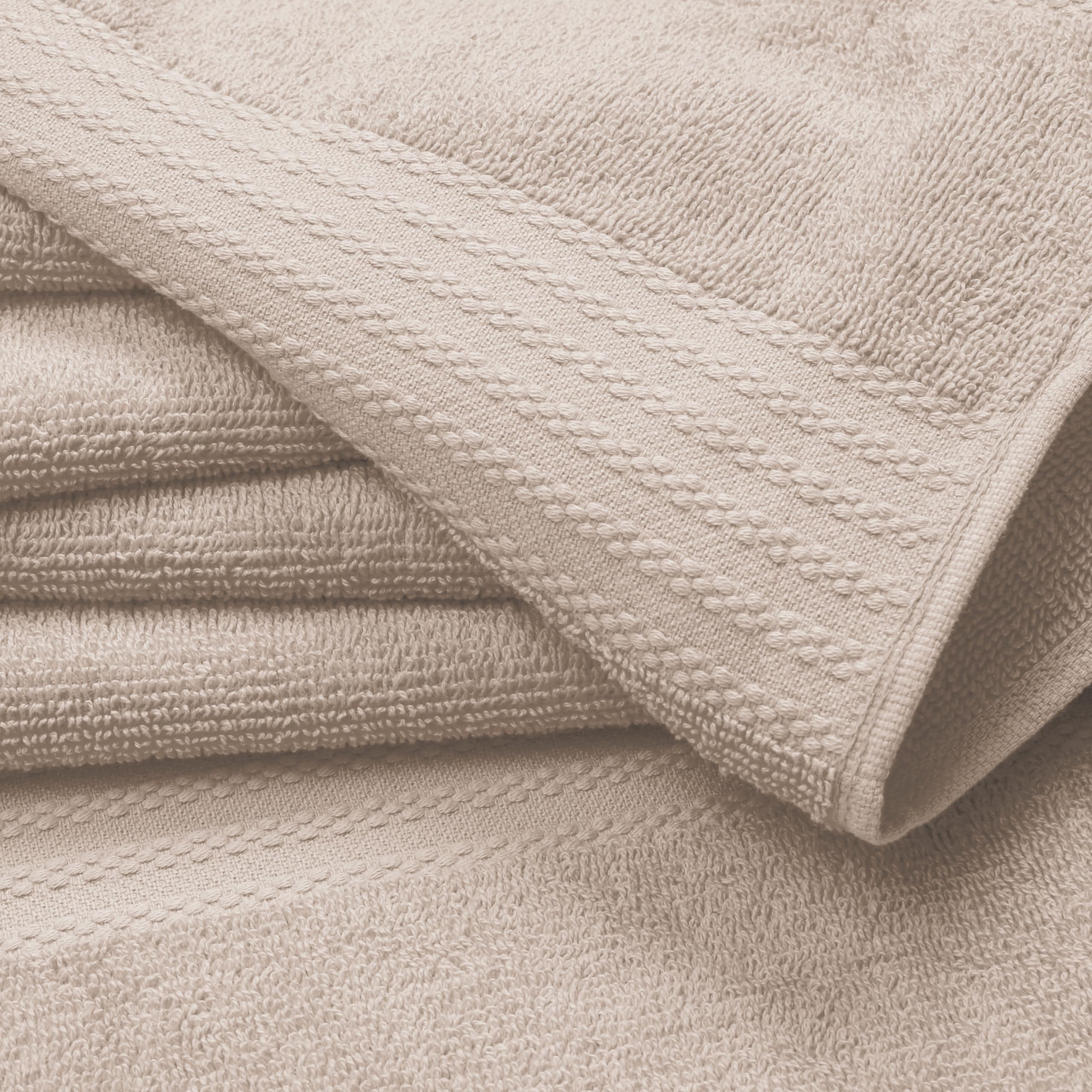 GLAMBURG close-up of towel fibers highlighting softness and absorbency