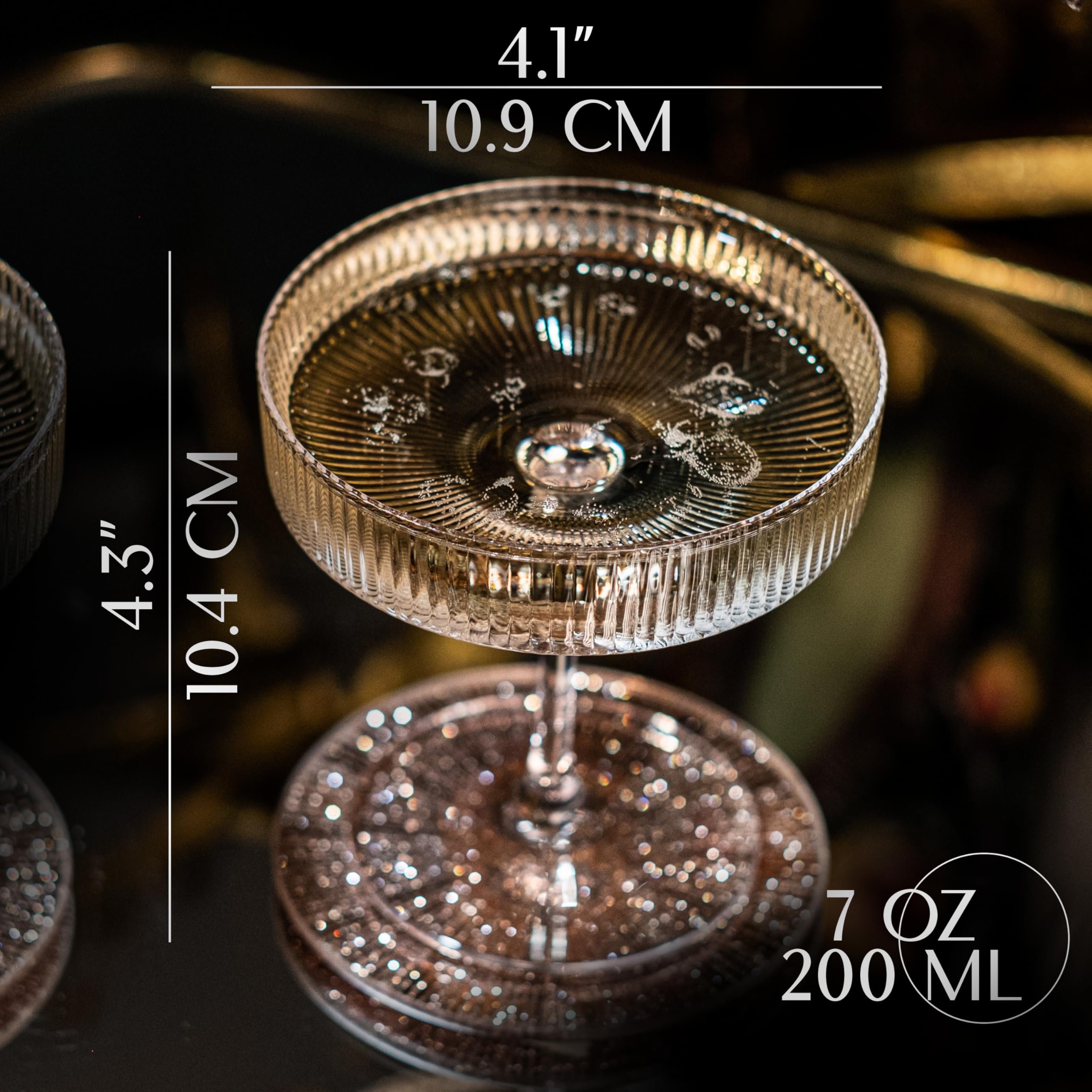 GLASSIQUE CADEAU close-up of coupe rim highlighting smooth crystal finish benefit
