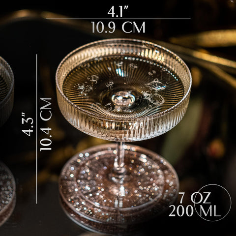 GLASSIQUE CADEAU close-up of coupe rim highlighting smooth crystal finish benefit