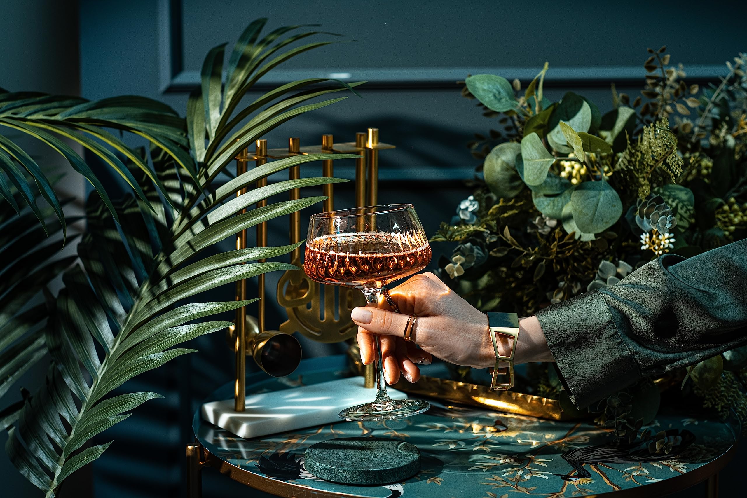 GLASSIQUE CADEAU set styled on table in lifestyle scene enhancing party and hosting appeal