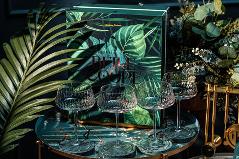 GLASSIQUE CADEAU stem and base detail emphasizing sturdy foot and refined craftsmanship benefit
