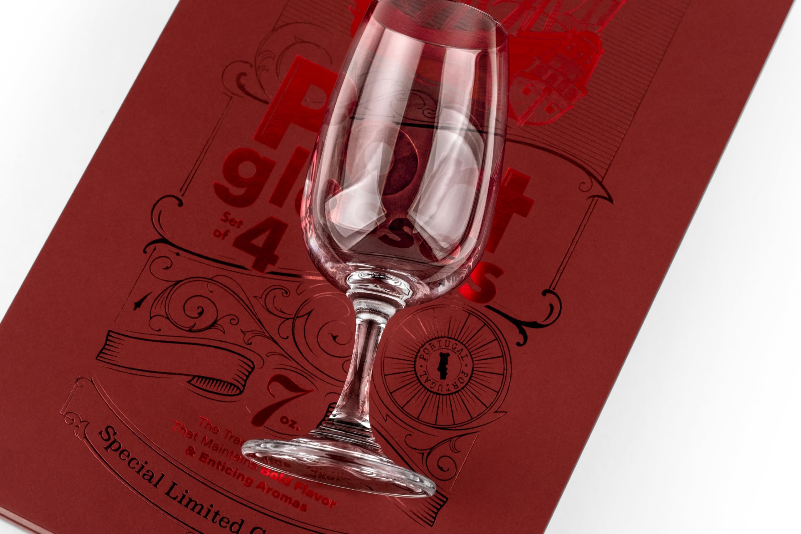 GLASSIQUE CADEAU open gift box revealing cloth sleeves and protective layout