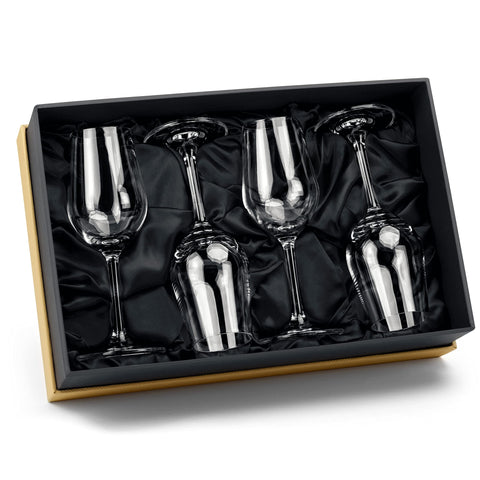 GLASSIQUE CADEAU four glasses arranged on wood emphasising presentation benefit