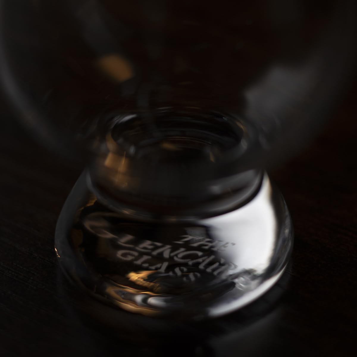 GLENCAIRN close-up of bowl highlighting crystal clarity for enhanced color viewing
