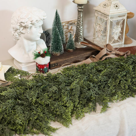 GLIDLION garland beside a hand showing 5ft scale and proportion