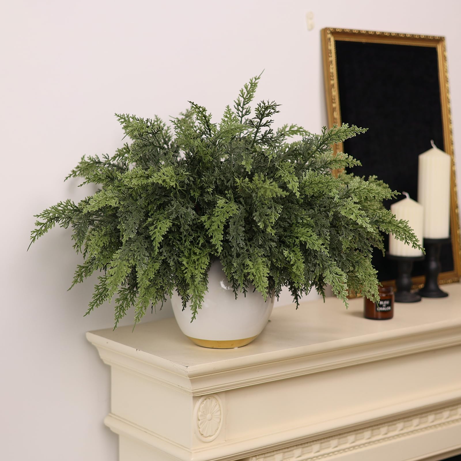 GLIDLION hands reshaping a branch, easy to expand and restore shape