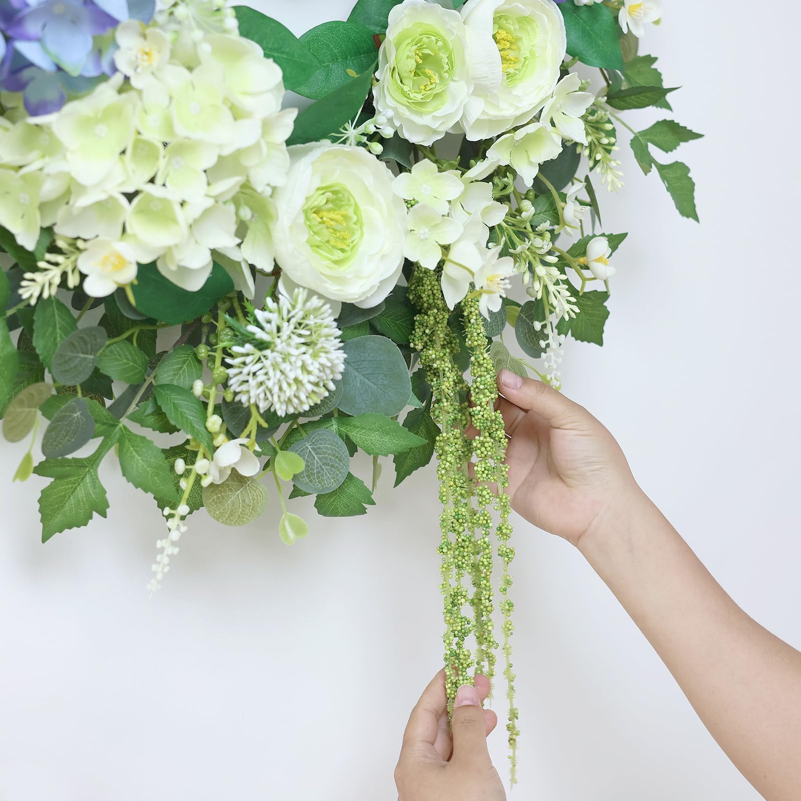 GLIDLION wreath used in wedding decor creating elegant atmosphere