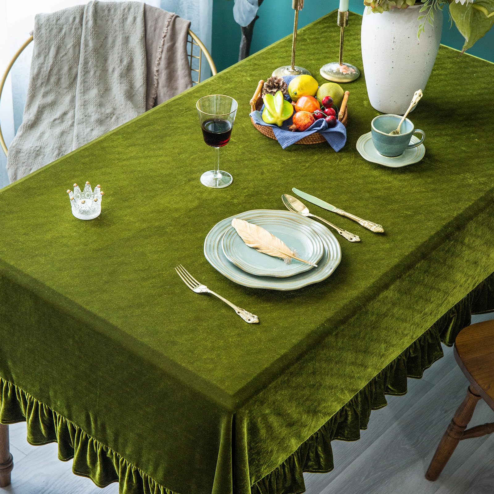 GLORY SEASON tabletop size comparison illustrating fit for oblong tables