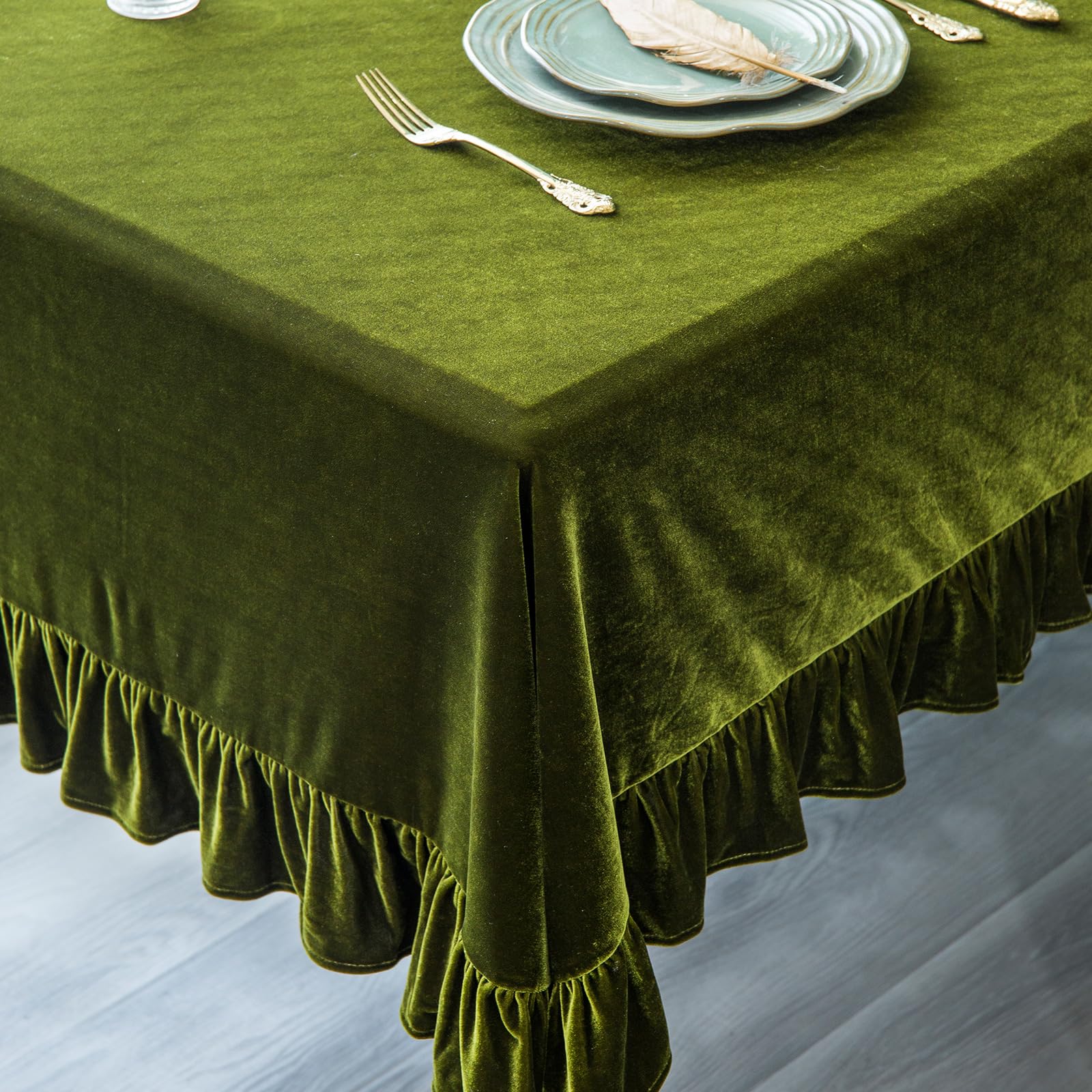 GLORY SEASON styled wedding table with centerpiece showcasing formal suitability