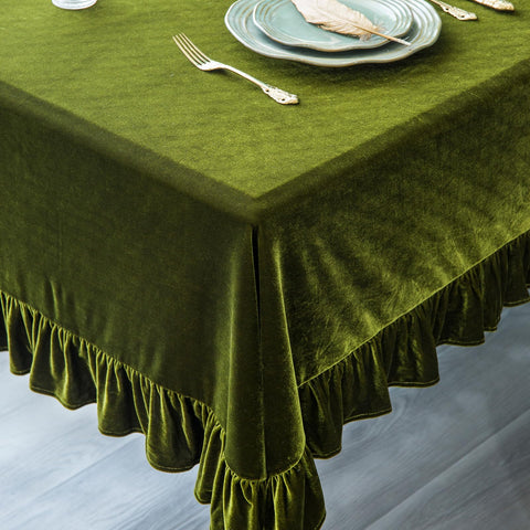 GLORY SEASON styled wedding table with centerpiece showcasing formal suitability