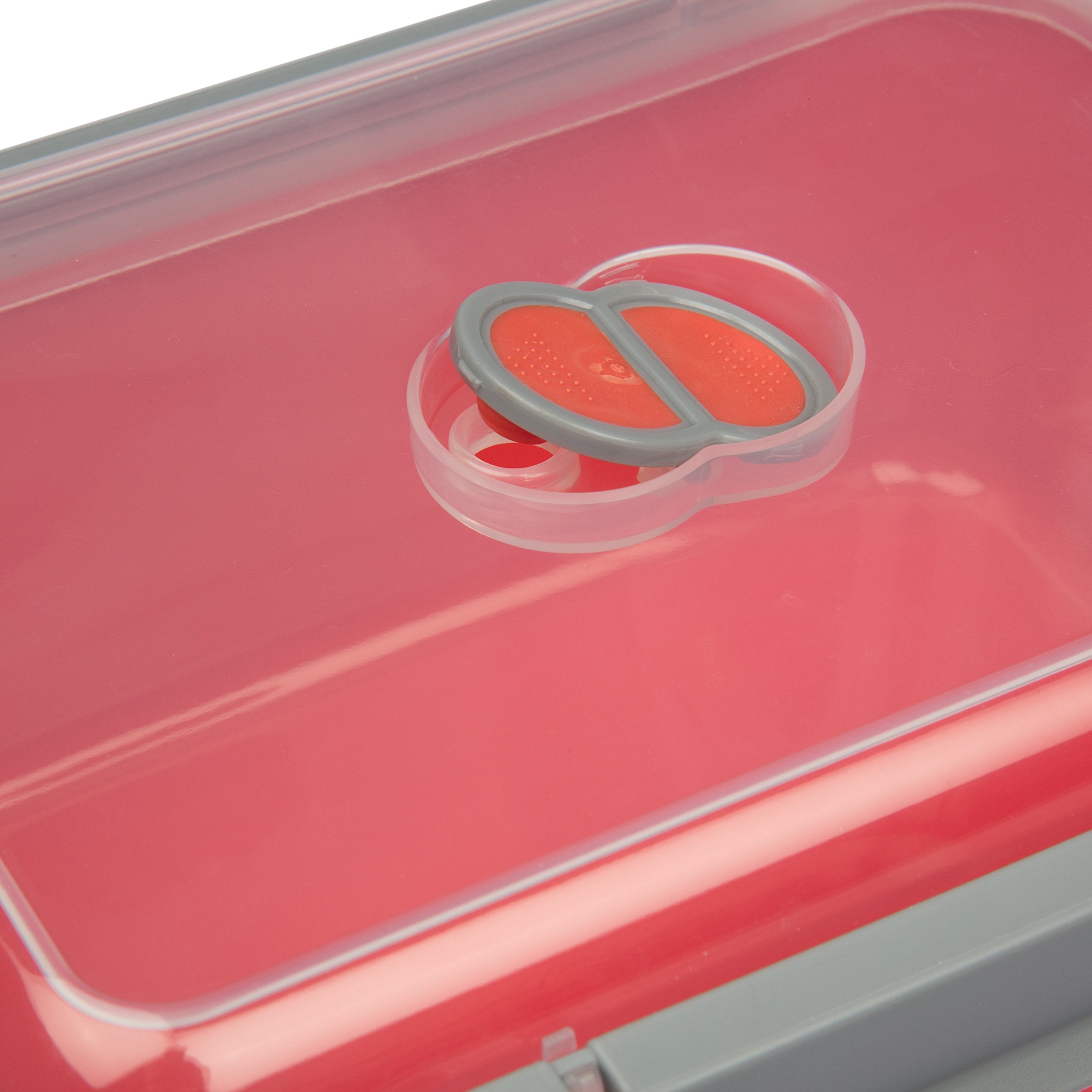 Good Cooking lid locking detail showing secure snap seal for leak prevention