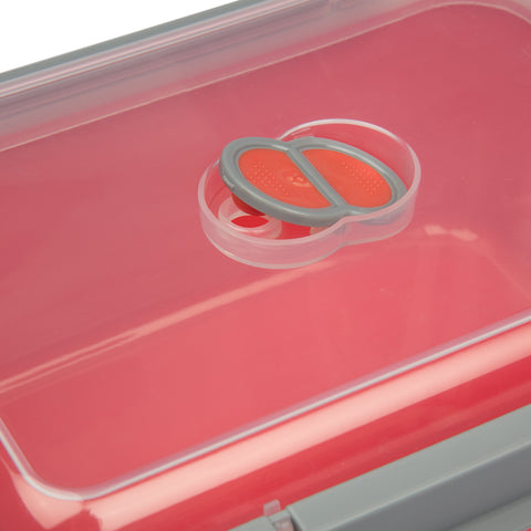 Good Cooking lid locking detail showing secure snap seal for leak prevention
