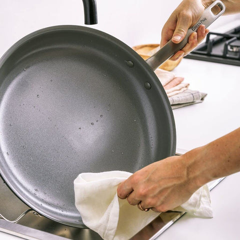 GreenPan Chatham side profile focusing on drip-free edge for neat pouring and reduced spills