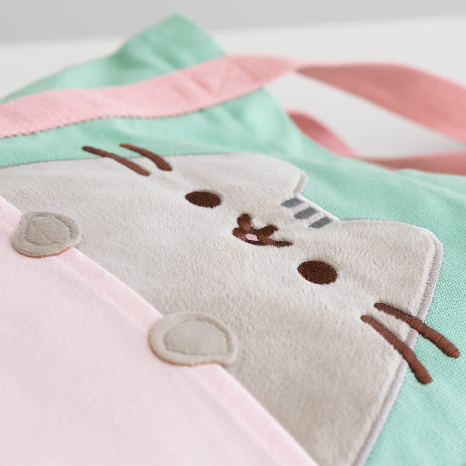 Grupo Erik Pusheen tote carrying groceries to show practical reusable benefit