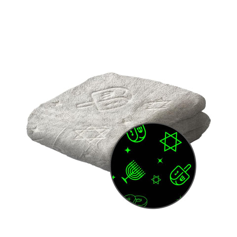 GUARDMAN blanket next to ruler and pillows showing 50x60 size clarity