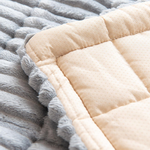 Gumfolk zip edge and anchoring detail ensuring slip-resistant fit