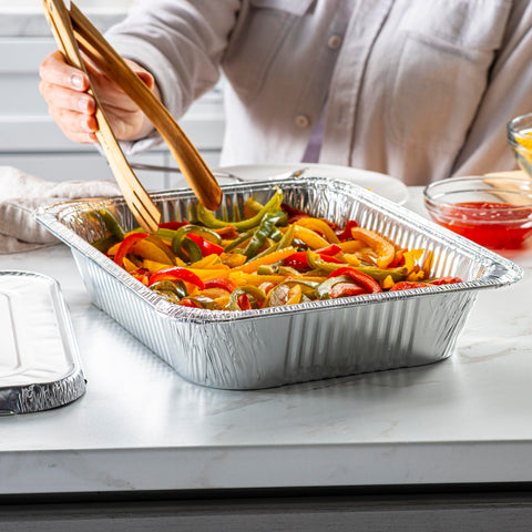 GUSTO curled rim close-up highlighting secure lid fit and reinforced edge strength
