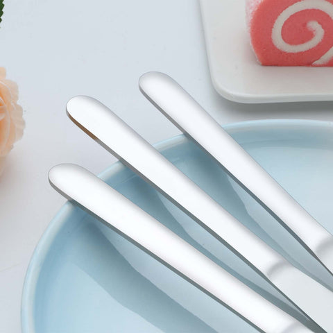 Gymdin dinner knives arranged on a table showing upgraded table presentation