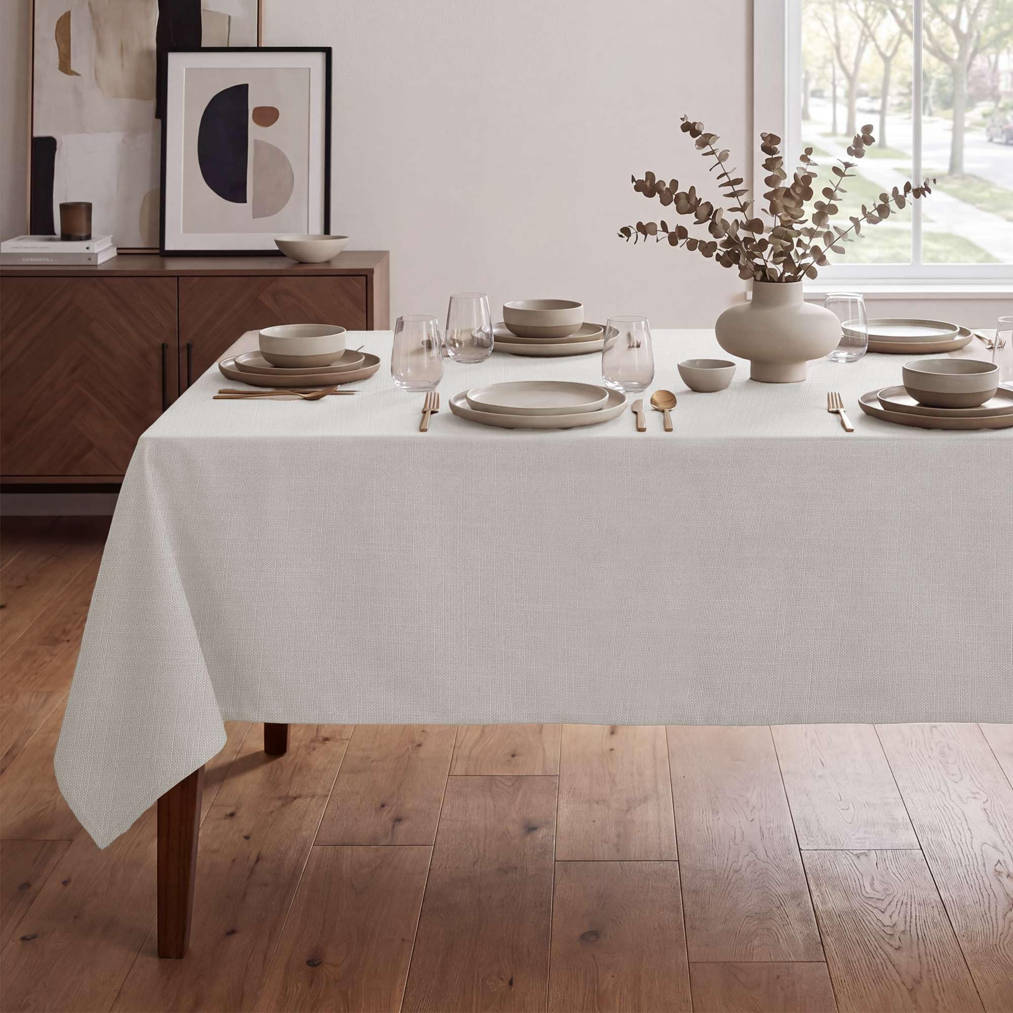 H.VERSAILTEX hemmed edge detail demonstrating reinforced seam for long-lasting durability