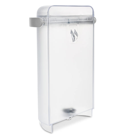 HAKANO reservoir beside a measuring cup showing correct water capacity for consistent brews