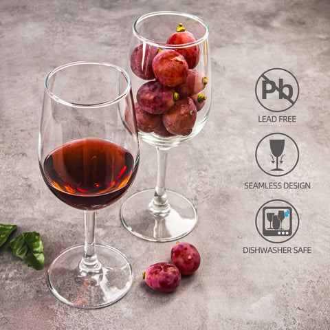 HAKEEMI wine glass filled with red wine highlighting clarity and enhanced color presentation