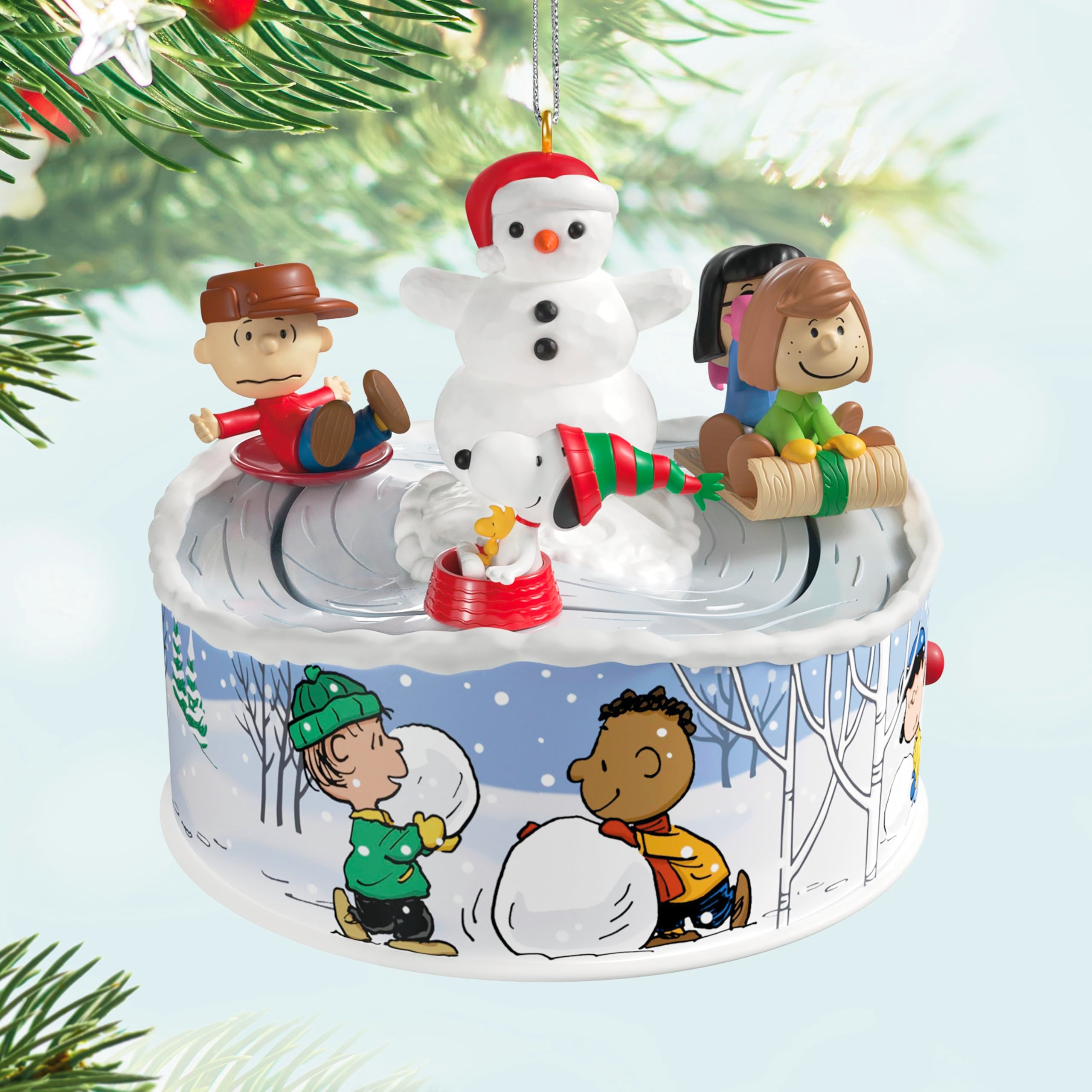 Hallmark Keepsake base scene with Peanuts pals benefit: highlights winter artwork and texture