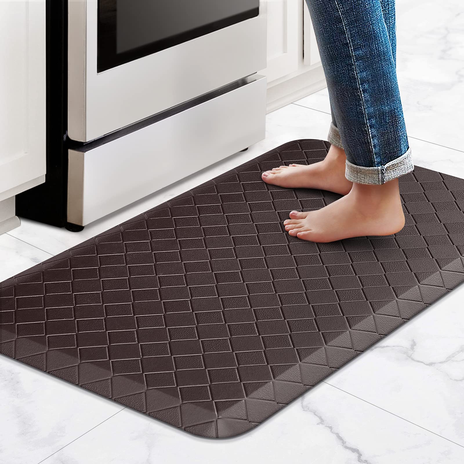 HappyTrends front view showing cushioned mat and easy-care benefits