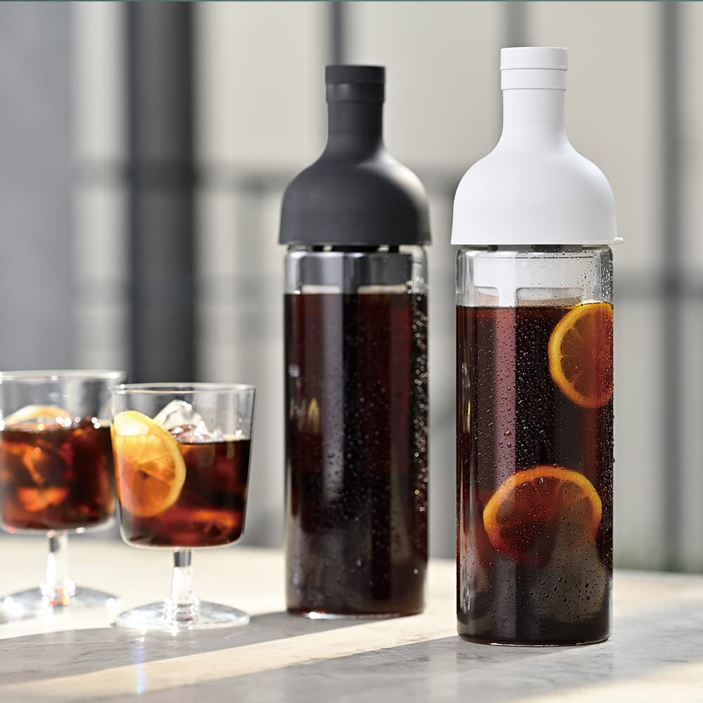 HARIO bottle next to a coffee cup showing 650ml capacity and serving estimate benefit