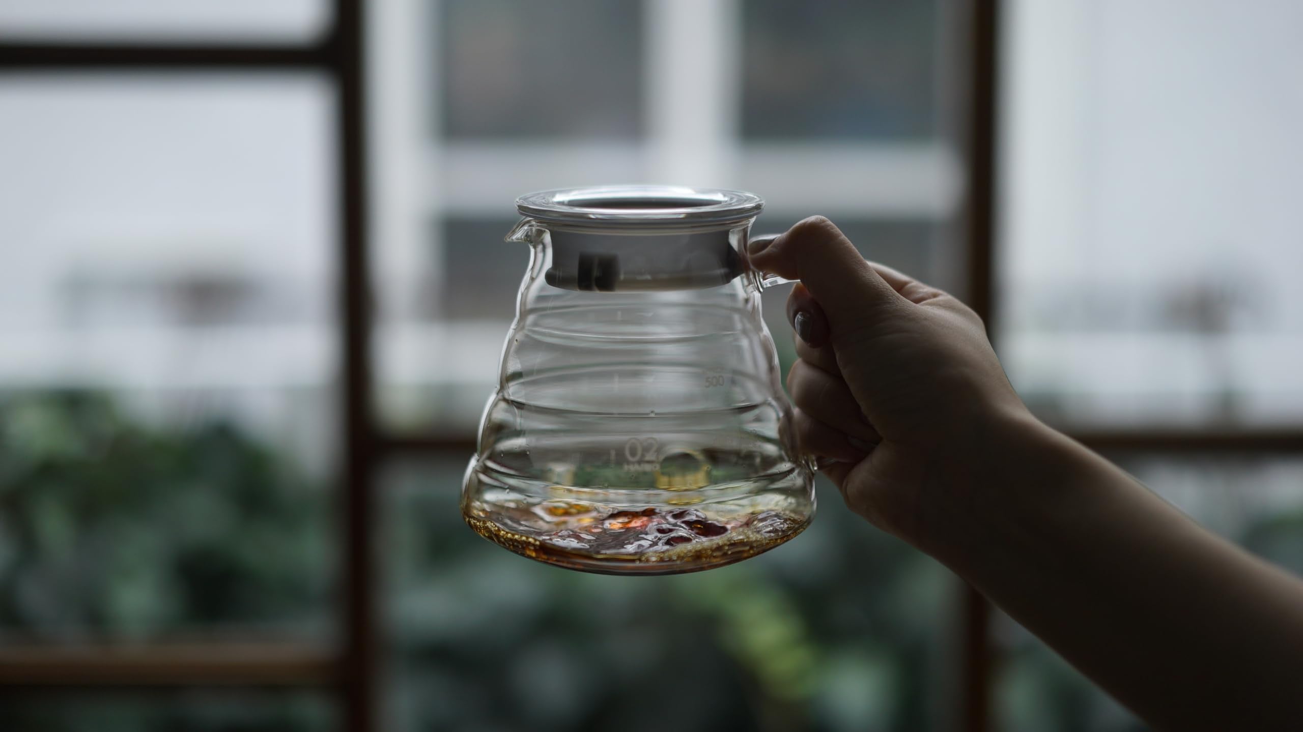 HARIO silicone and glass lid used as dripper stand for tidy brewing