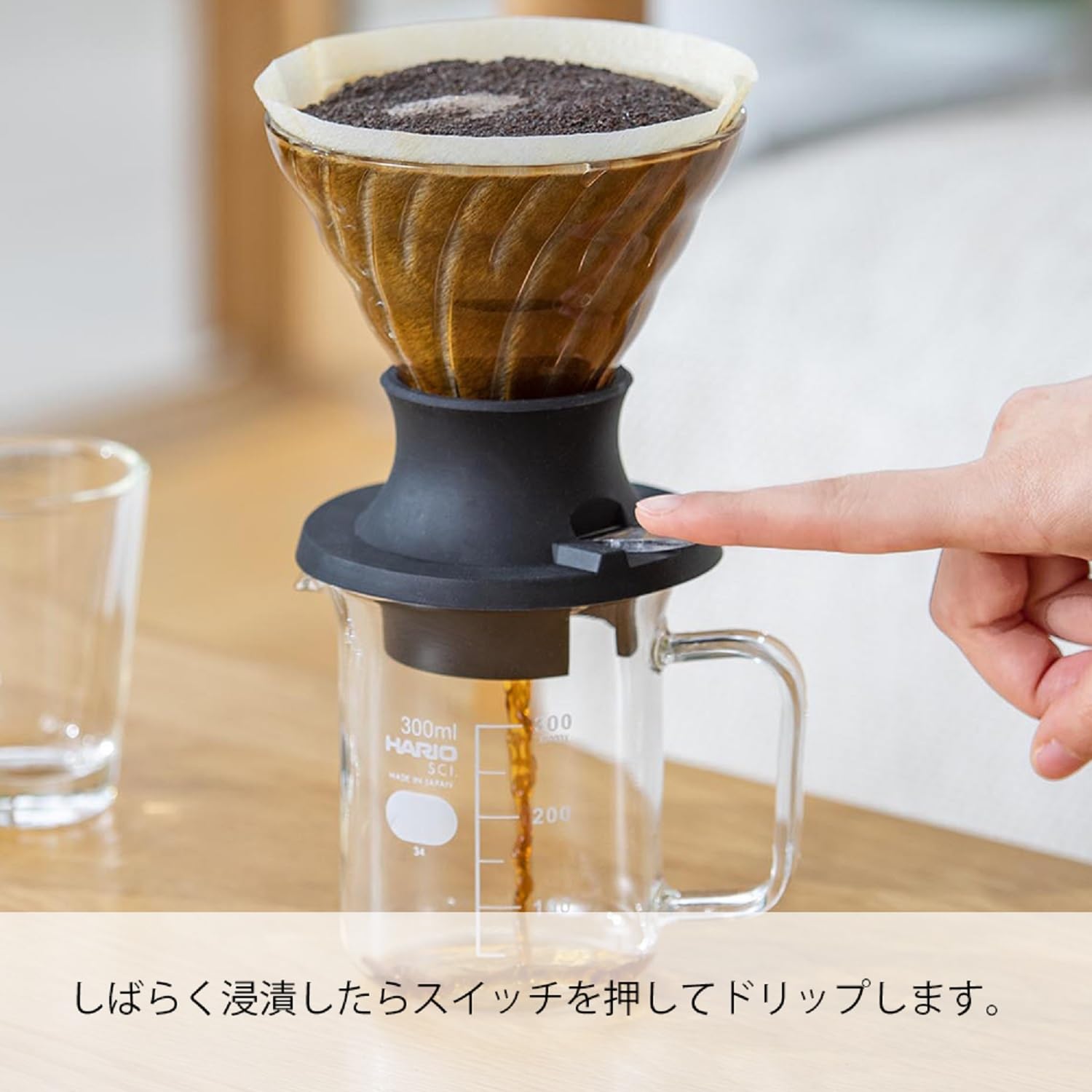 HARIO heatproof glass beaker server capturing brewed coffee for clear pours
