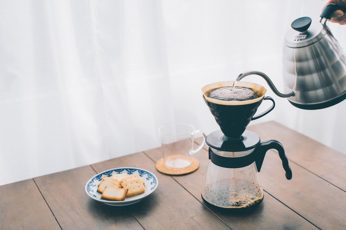 HARIO glass server pouring coffee into cup illustrating clear pour control
