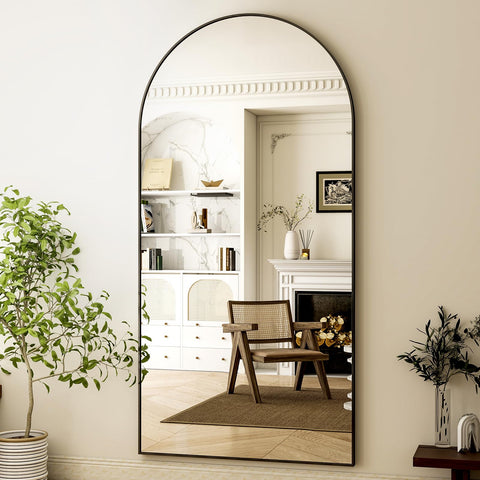 HARRITPURE mirror used in a boutique creating an attractive retail display