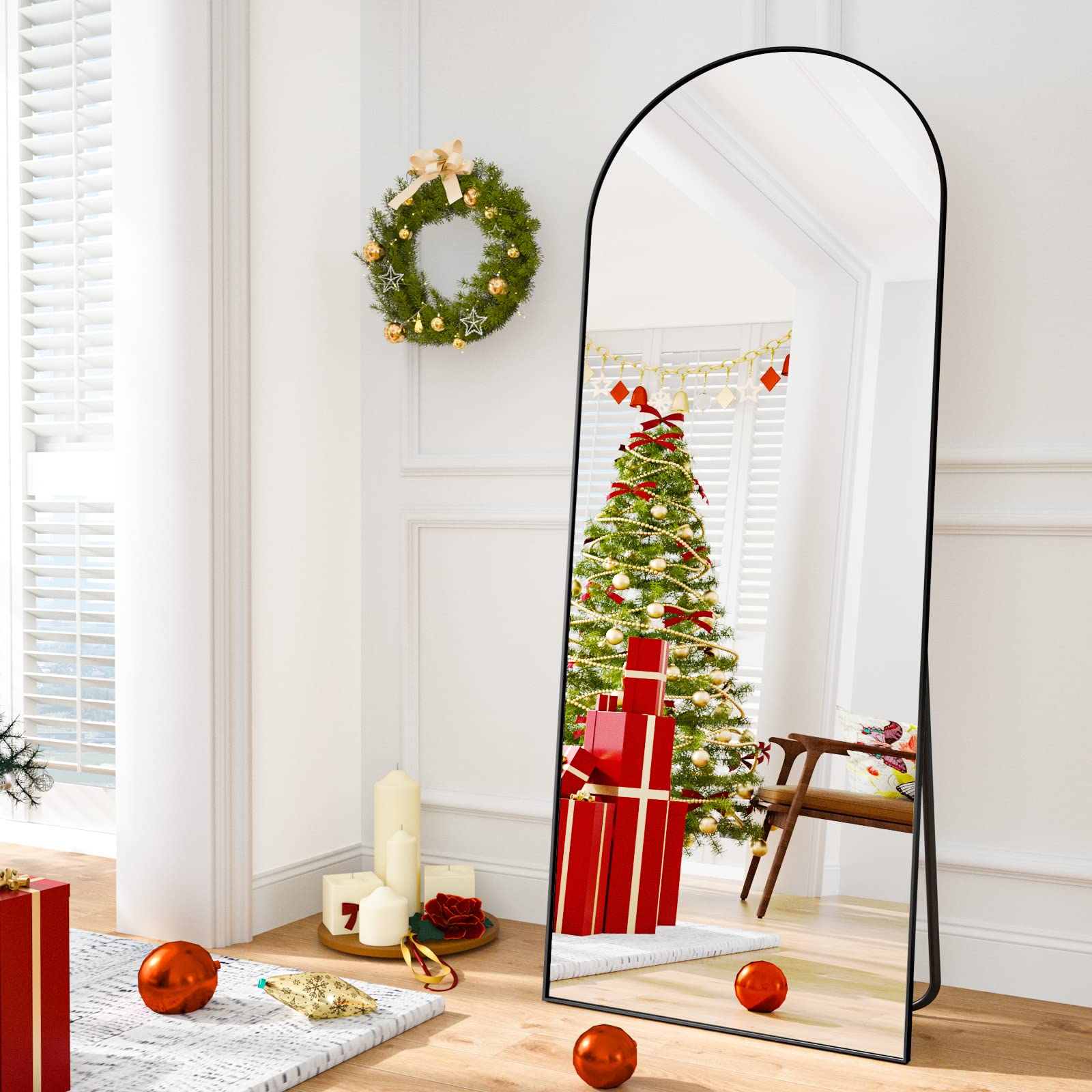 HARRITPURE mirror used in a boutique to elevate displays