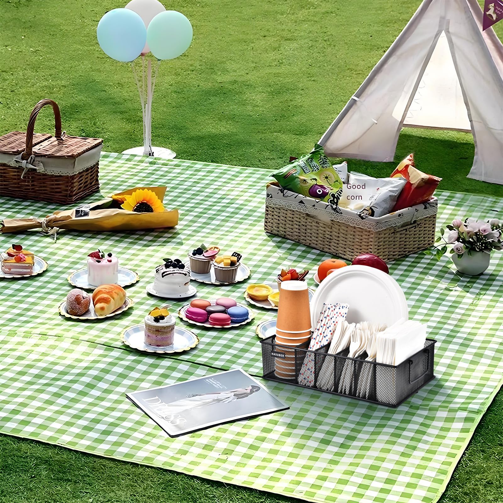 Hasuber in picnic setting demonstrating outdoor portability and convenience