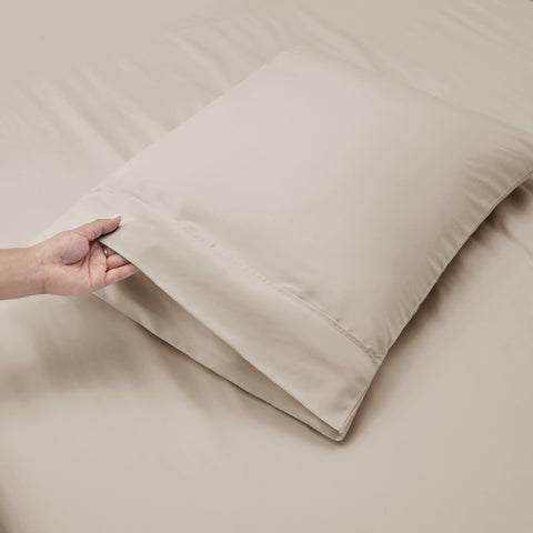 Hearth & Harbor ruler beside fitted sheet demonstrating fit for 18–24 inch mattresses