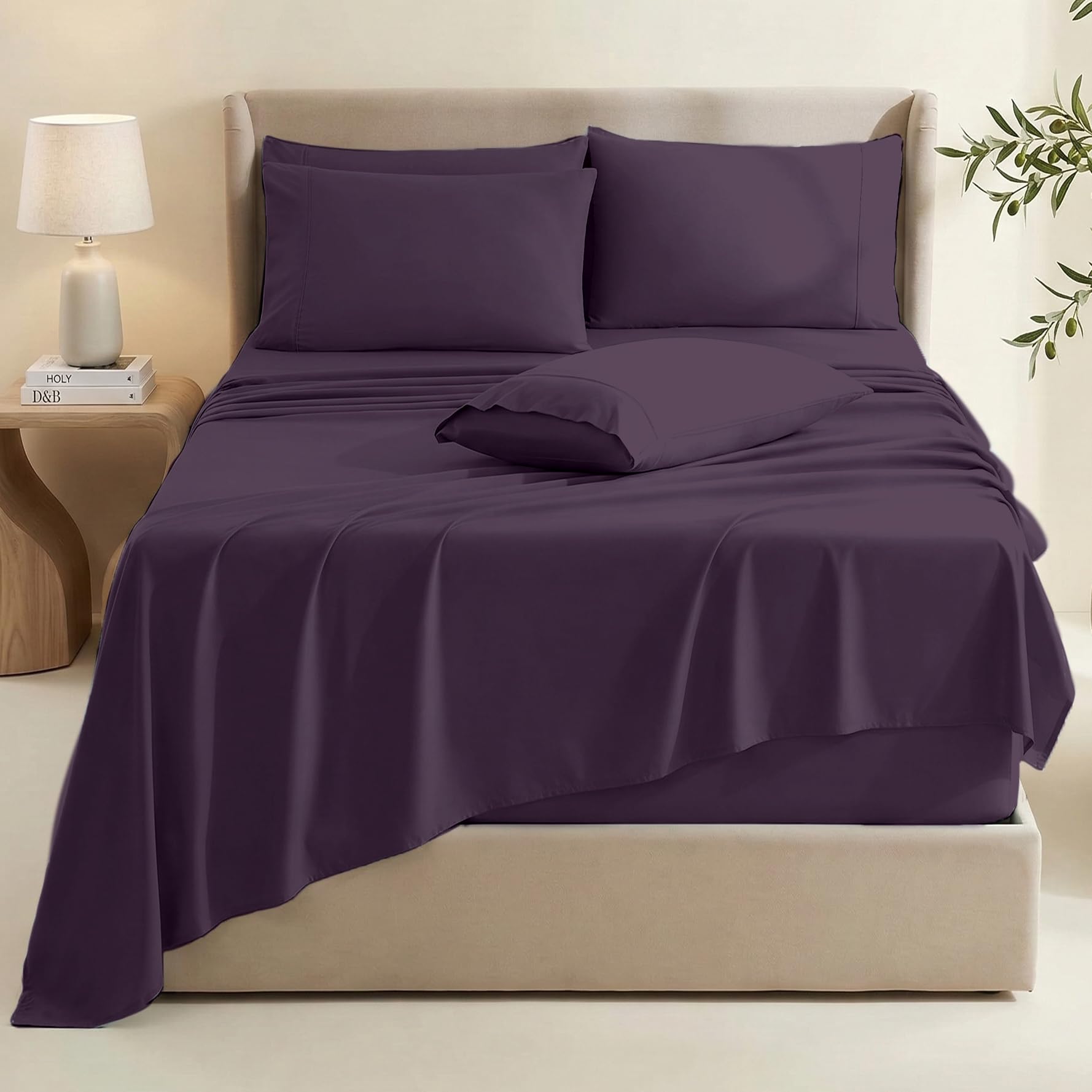 Hearth & Harbor fitted sheet close-up displaying elastic edge and secure hold benefit