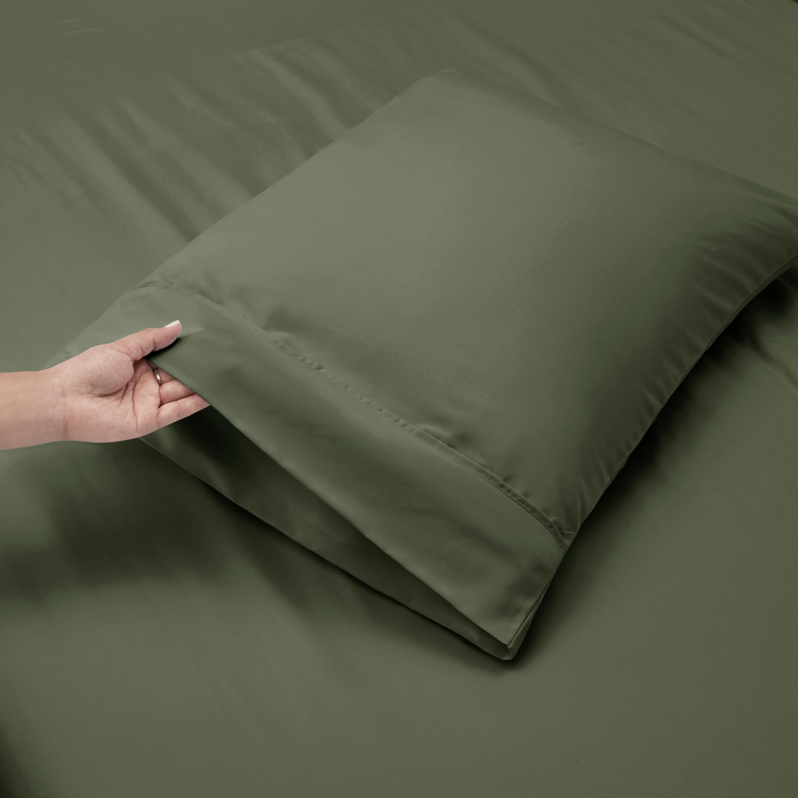 Hearth & Harbor fitted sheet on tall mattress illustrating fit with mattress topper