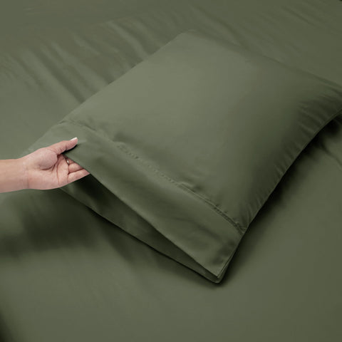 Hearth & Harbor fitted sheet on tall mattress illustrating fit with mattress topper