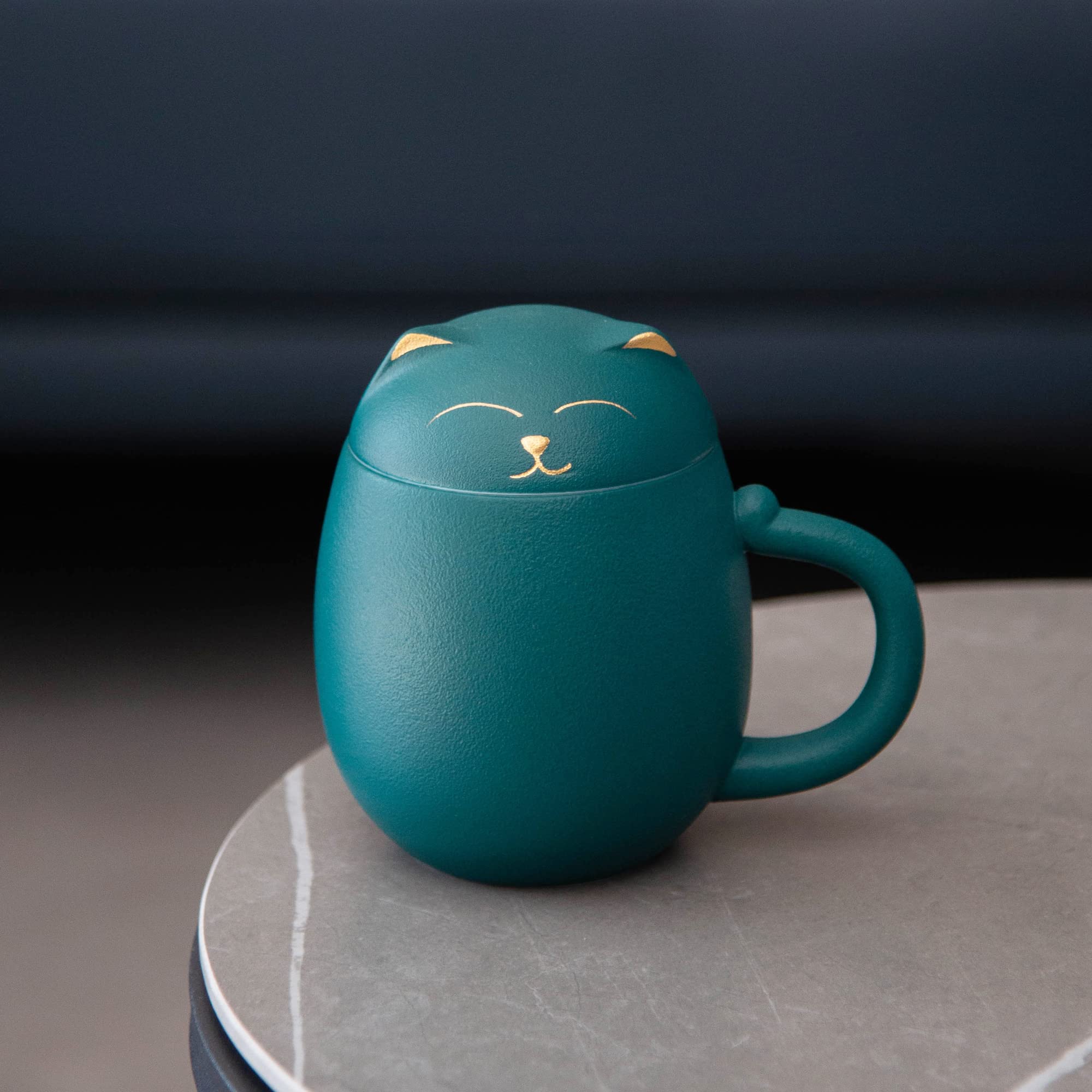 HEER mug in use steeping loose-leaf tea for easy single-cup brewing